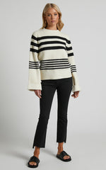 Elizena Jeans - Mid Rise Step Hem Cropped Denim Jeans in Black