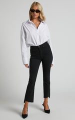 Elizena Jeans - Mid Rise Step Hem Cropped Denim Jeans in Black