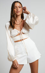 Marilen Shorts - High Waisted Shorts in White