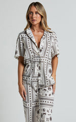 Ryleigh Shirt - Relaxed Short Sleeve Shirt in Mystic Print