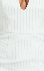 Wendy Midi Dress - Strapless Sweetheart Neckline Fitted Side Split Dress in White/Black