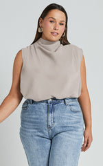 Arianae Top - High Neck Top in Sand