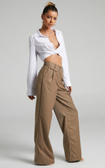 Romola Trousers - Low Rise Relaxed Pocket Flap Detail Straight Leg Trousers in Mocha