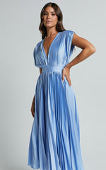 Della Midi Dress - Plunge Neck Short Sleeve Pleated Dress in Baby Blue