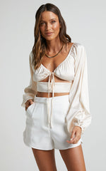 Marilen Shorts - High Waisted Shorts in White